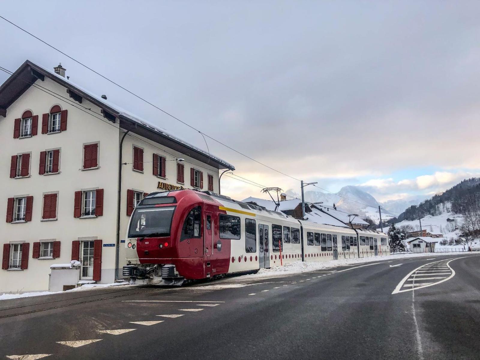 Auberge De L'Ange Albeuve Exteriör bild