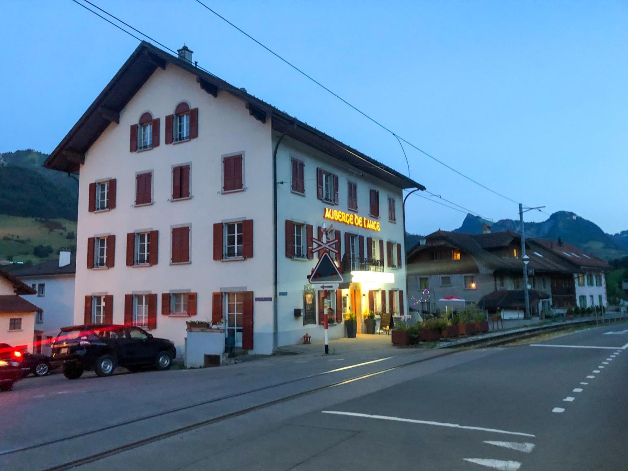 Auberge De L'Ange Albeuve Exteriör bild
