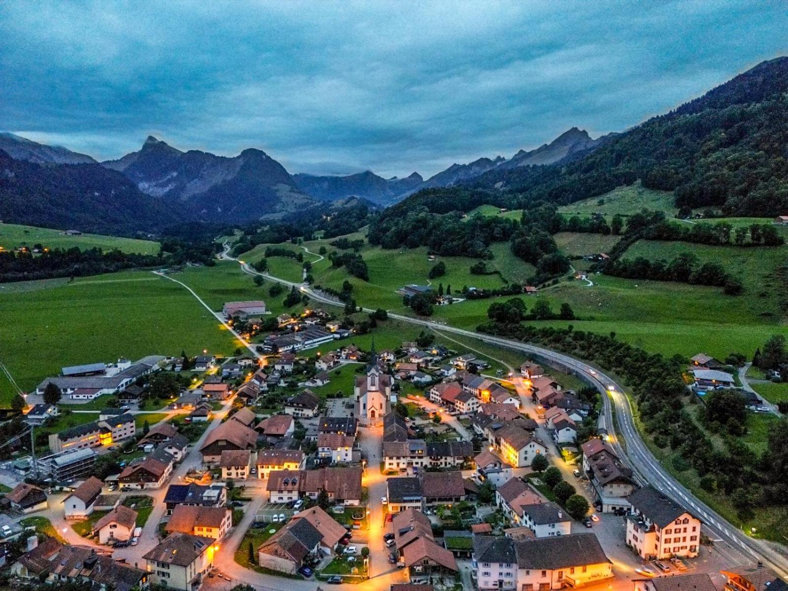 Auberge De L'Ange Albeuve Exteriör bild